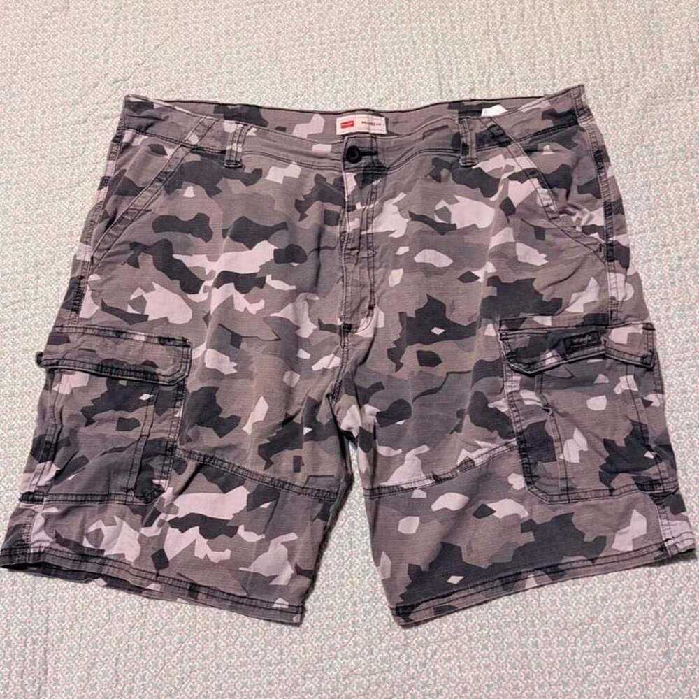 Wrangler Relaxed Fit Cargo Shorts Size 42 Grey Camo